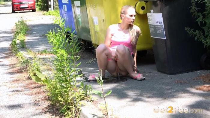 Amateur [By The Bins] [FullHD] Got2pee - Peeing outdoors and in public caught on camera - Peeing outdoors and in public caught on camera