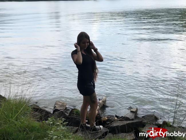 Gymbunny [At the Danube is s on the Schenstn - Public at the Danube the 2.] [HD] MyDirtyHobby