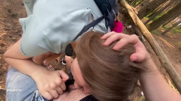 Dvabitch - Amateur brunette gibt im wald sinnlichen blowjob und nimmt sperma in de... [FullHD 1080P]  - MyDirtyHobby