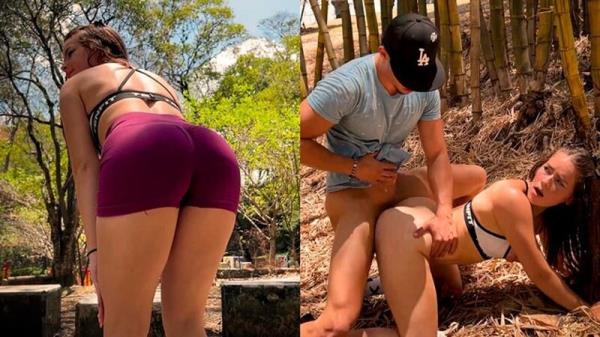 EmaRibeiro - Horny Colombian fucks with a stranger outdoors and lets him creampie her [FullHD 1080P]