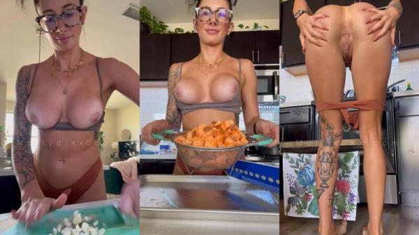 Molly Dixx - Nude Cooking [FullHD 1080P]  - OnlyFans