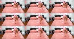 Reallifecam - Linda Sits Naked In Her Bare Pussy And Relaxes In Bed 27.08.2025 [SD 640P]  