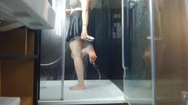 BeverlyAthalia - Beverly Peach verwohnt ihre Fu?e im Hotel! [FullHD 1080P]  