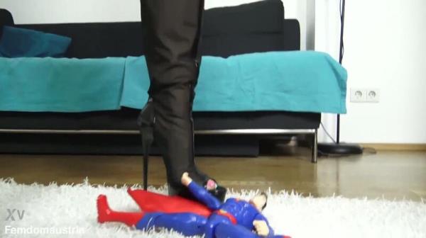 cruel_reell - Superman Crush - Cruel Reell zerquetscht Superman symbolisch fur all... [FullHD 1080P]  - MyDirtyHobby