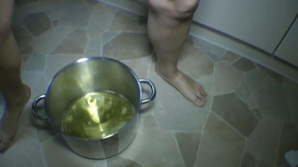 SweetSusiNRW - Leckere Piss Suppe [HD 720P]  - MyDirtyHobby