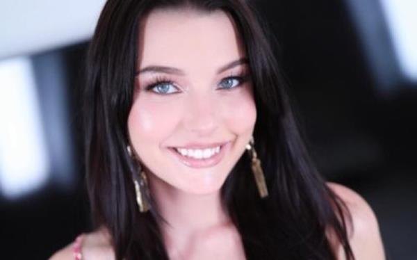 Kloe Love - Beautiful Babe Sucks Cock [FullHD 1080P]  - AmateurAllure