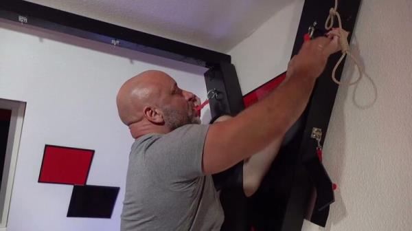 Jean-Pallett - Erst am Kreuz benutzt dann vollgespritzt - Devote HoneyXLips gefickt [FullHD 1080P]  - MyDirtyHobby