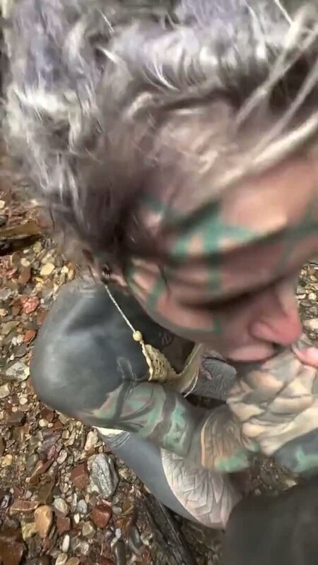 Anuskatzz - Tatowiertes Girl gibt Blowjob an einem Wasserfall - POV public [SD 608P]  - MyDirtyHobby