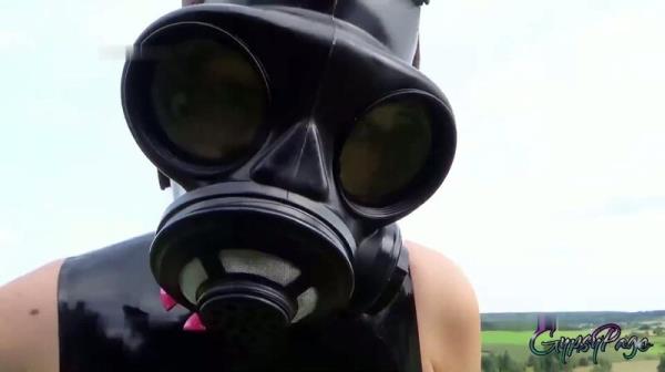 GypsyPage - Latexkorper und Gasmasken-Fetisch im Freien [FullHD 1080P]  - MyDirtyHobby