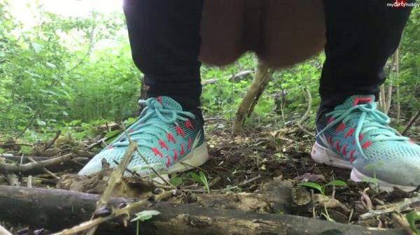 EmelieCrystal - Zum ersten mal vor der Kamera gepisst - Natursekt [HD 720P]  - MyDirtyHobby