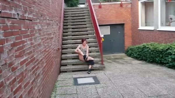 HornyRoxy - Drei Meter Pissfontane [FullHD 1080P]  - MyDirtyHobby