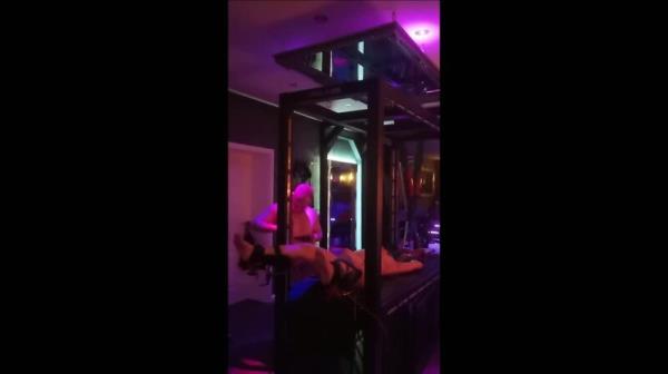 Lotusblume - Lara im Club gefesselt [FullHD 1080P]  - MyDirtyHobby