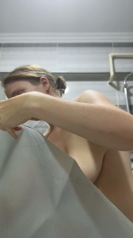 SweetLucy96 - Nackte Putzfrau [FullHD 1080P]  - MyDirtyHobby