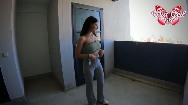 MiaMinou - Treppenhaus Piss [FullHD 1080P]  - MyDirtyHobby