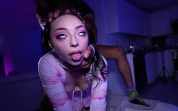 Scarlett Rose - She's Only 19 So She Needs Help [FullHD 1080P]  - DickDrainers