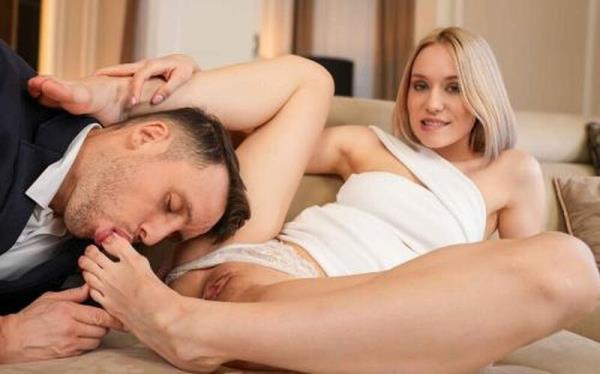 Dakota Dove - Intense Worshiping [HD 720P]  - LoveHerFeet