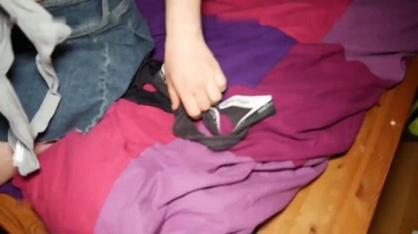 LeahSnuSnu - Ich zeige dir meine eingesauten Tangas aus dem Waschekorb [FullHD 1080P]  - MyDirtyHobby