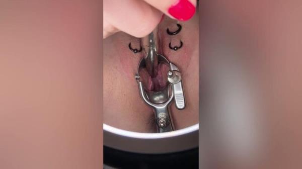 SklavinS_pervert - Sklavin S Spielt Mit Ihrem Muttermund [FullHD 1080P]  - MyDirtyHobby