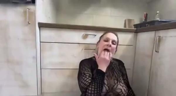 Saskialove87 - Schwanger Schlampe besorgt es sich im 6 Monat selber [SD 394P]  - MyDirtyHobby