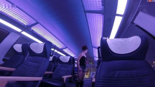 HornyRoxy - MEGADREIST Abgepisst in der ersten Klasse [HD 720P]  - MyDirtyHobby