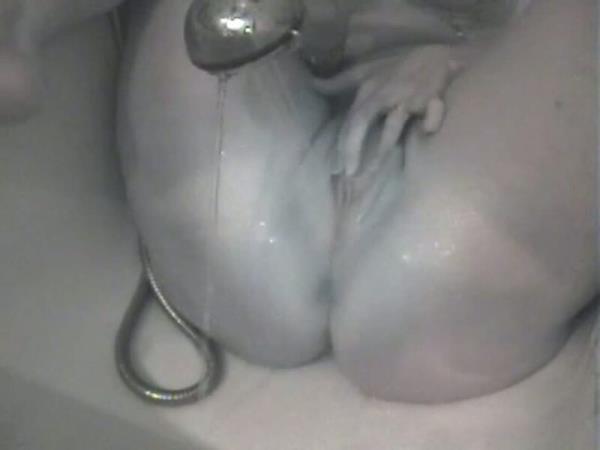 LuderChantal - SB Duschstrahl [HD 720P]  - MyDirtyHobby