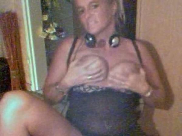 LuderChantal - Pisse trinken [HD 720P]  - MyDirtyHobby