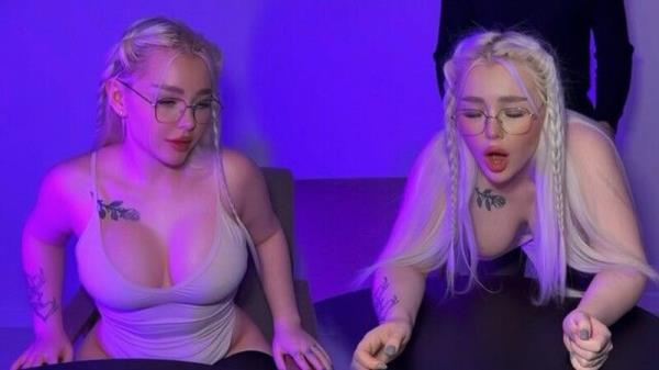 Blondessa - Blondessa stepsister left her camera on during her stream! I hope her parents don't find out ?? [FullHD 1080P]  