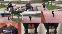 Studentin-Aneta - Wie viel NaturSekt - Pisse passt in 155 cm kleine Frau [FullHD 1080P]  - MyDirtyHobby