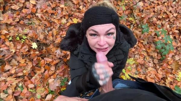 merry4fun - Pilze sammeln und Blowjob [FullHD 1080P]  - MyDirtyHobby