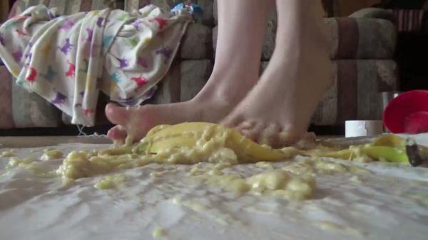 CurvyElvishGirl - Banana Stomping Messy Feet [HD 720P]  