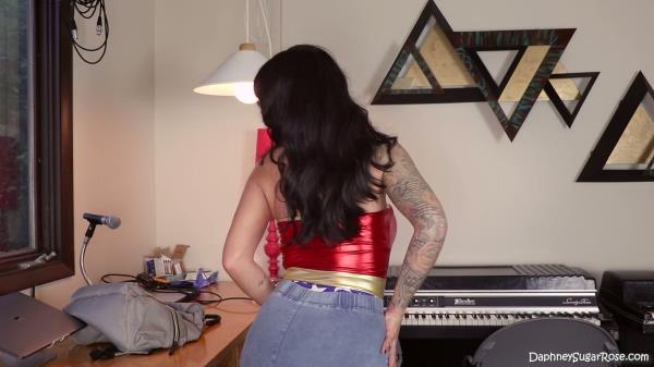 Daphney Rose - Nerdy girl Transformed Into Full Grown Wonder Woman [FullHD 1080P]