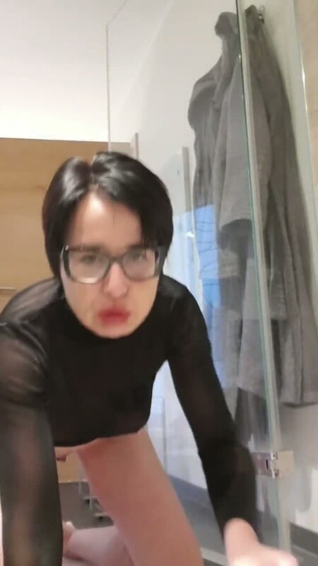 JulieEroticDress - Julie Spritzt Im Bad [HD 720P]  - MyDirtyHobby