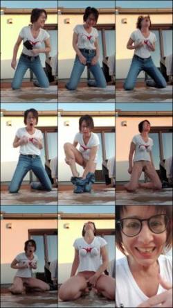 JulieEroticDress - Ich Spritze in Meine Jeans Auf Dem Balkon [HD 720P]  - MyDirtyHobby