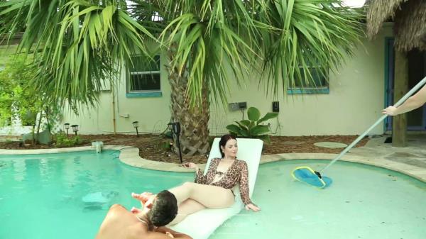 Lexi Luxxe - The Privilege of Proximity [4K 2160P]  