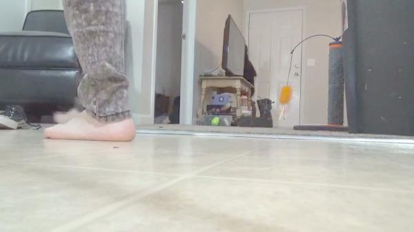 CurvyElvishGirl - Bare feet pacing- hard floors [HD 720P]  