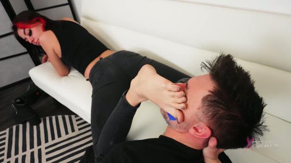 Xbrats Bratty Foot Girls - Lana and Kilo - n Escaping Our Stinky Feet [FullHD 1080P]  