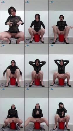 JulieEroticDress - Julie Vollzieht Fur Ihren Master Eine Leerung [HD 720P]  - MyDirtyHobby