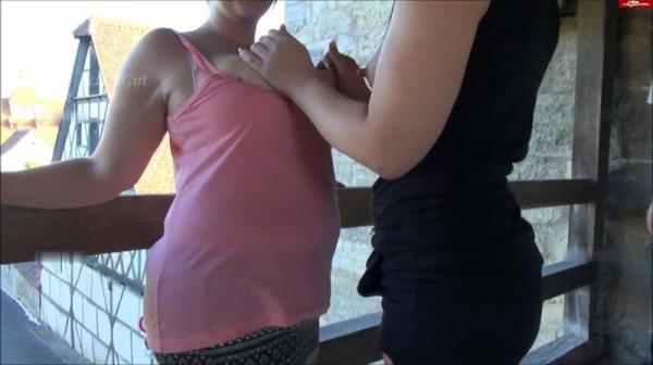 ActionGirl - Public - Blasen und Fingern auf der Stadtmauer [FullHD 1080P]  - MyDirtyHobby