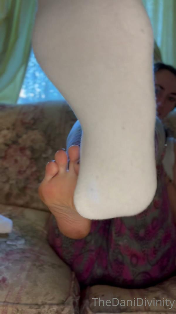 Dani Divinity - ASMR Sock Peeling Foot Worship Armpit Worship I just got back from a run and put sub [FullHD 1080P]  