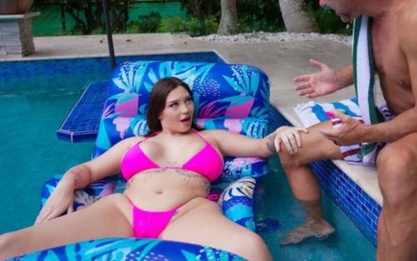 Vivian Taylor - College Stepdaughter Likes Older Guys [FullHD 1080P]  - MyPervyFamily