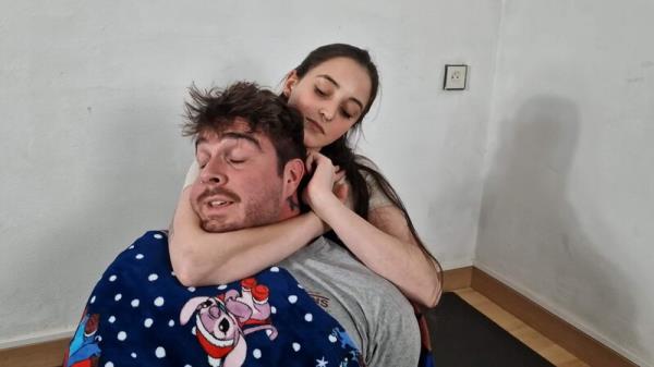 Liricaa Lamat: Speakuss Gets Smothered By Mssimperdible [FullHD 1080P]  