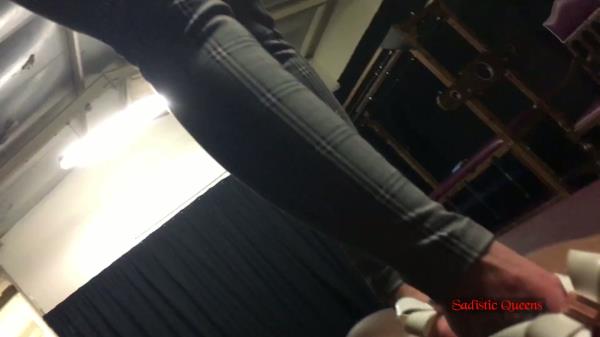 Sadistic Queens - Squishysax - Miss Anna Elite - Flattened Under My Flip Flops [FullHD 1080P]  