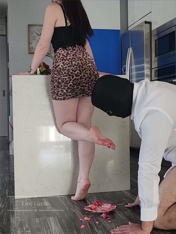 Lexi Luxxe - Dessert at My Feet [4K 2160P]  