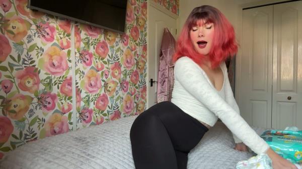 Mistress Dolores Uk - Stinky Check And Change In Front Of Friends [FullHD 1080P]  