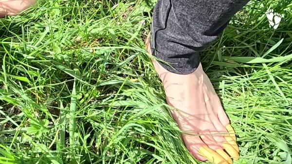 Lora Long Nails - Yellow Toenails - Dirty Soles [FullHD 1080P]  