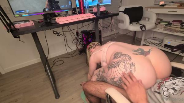 Cherrybarbie1 Rides Her Gamer BF's Cock [HD 720P]