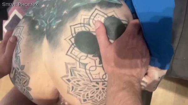 StevePhoenix - Sie geht ihrem Freund mit einem Arschfick in der Mittgaspause fremd... [FullHD 1080P]  - MyDirtyHobby