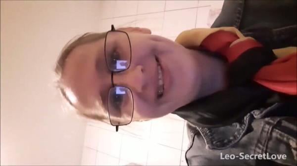 Leo-SecretLove - OMG - Pissen zum Public Viewing, und das gleich 8 [FullHD 1080P]  - MyDirtyHobby
