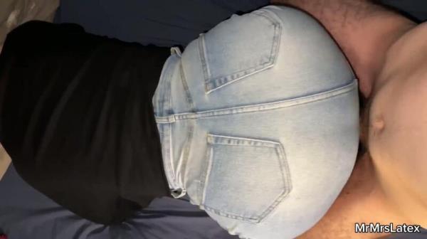 MrMrsLatex - Fick meine feuchte Muschi im geilen engen Mini Jeans Rock [FullHD 1080P]  - MyDirtyHobby