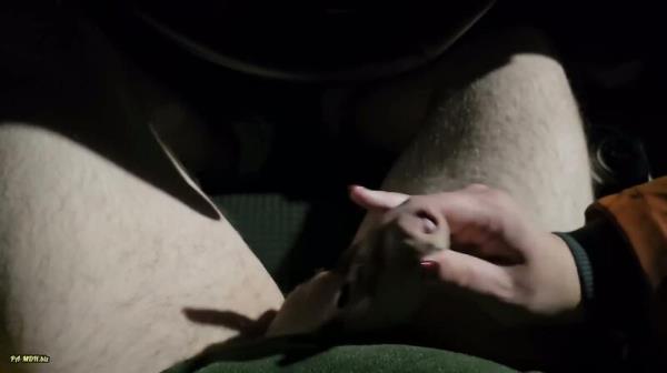 Ruby_X_Nick - Werden wir erwischt - Nachts auf dem Parkplatz wichst Mitbewohnerin ... [FullHD 1080P]  - MyDirtyHobby